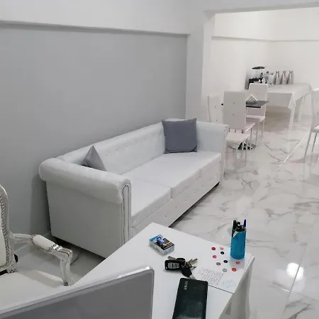 Nocleg ze śniadaniem White House 4*