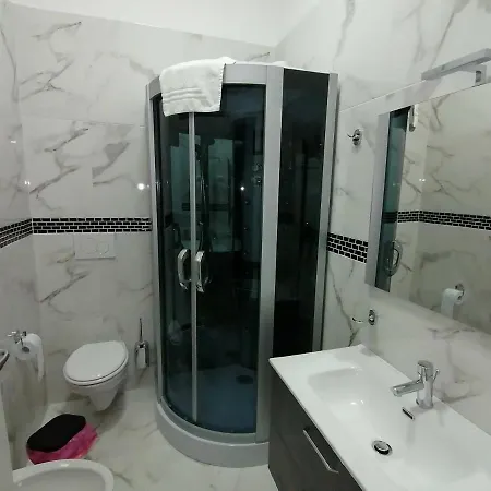 White House Nocleg ze śniadaniem 4*