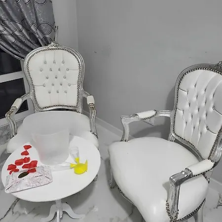 White House Nocleg ze śniadaniem 4*