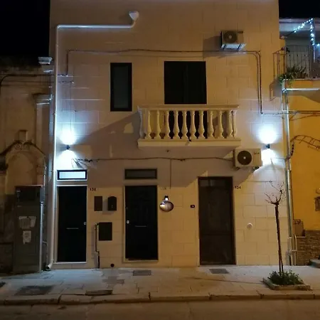 White House 4*