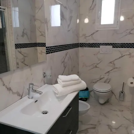 White House Bed & Breakfast 4*