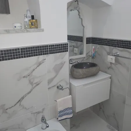 White House 4*