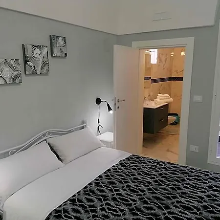 White House 4*